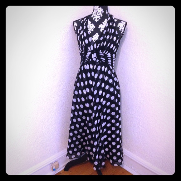 White House Black Market Dresses & Skirts - White House Black Market polka dot chiffon dress